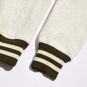 Sweat-shirt à manches longues pour homme pour un confort par temps frais, une chaleur et une tenue décontractée élégante - Product Image 4