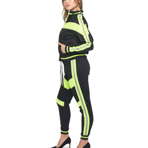 Ensemble de survêtement 2 pièces pour femmes de qualité supérieure Tissu polaire doux et chaud Conception personnalisée pour un usage quotidien Survêtements confortables par GGsports - Product Image 2