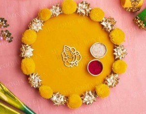 Bandeja de Madera para la Ceremonia de Haldi, Hermosamente Hecha a Mano para Pithi, Bandeja Decorativa para la Ceremonia de Haldi, Decoración para Bodas Hindúes - Product Image 4