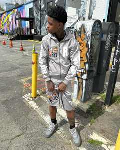 Ensemble de vêtements de sport brodés à fermeture éclair personnalisés Sweat à capuche et short en nylon neutre avec patchwork brodé pour hommes Survêtement unisexe - Product Image 2