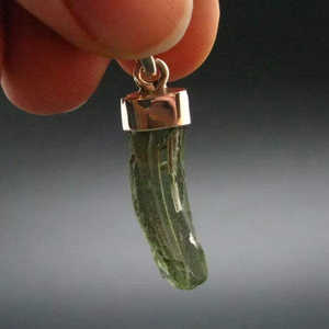 Pendentif Moldavite fait main en argent Sterling véritable pierre de Tektite tchèque Style Vintage bijoux spirituels - Product Image 1