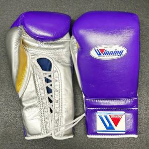 Gants de boxe d'entraînement de kickboxing personnalisés en cuir véritable couleur violette pour arts martiaux avec fermeture à lacets – Vente en gros - Product Image 1