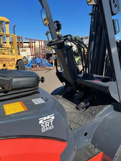 Cheap Offer  LIFT Forklifts ZFG25P SRT 2.5 Gas Lpgn Solid Tires 4 m 5 m 6 m Mast Forklift Truck