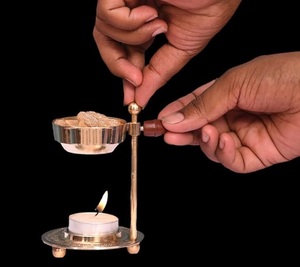 Brûleur d'encens en laiton de style antique pour les temples et les maisons créant instantanément une atmosphère paisible et apaisante - Product Image 5