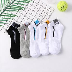 Calcetines atléticos antideslizantes para hombres Ajuste cómodo de corte bajo con compresión para deportes Correr Gimnasio y uso diario - Product Image 4