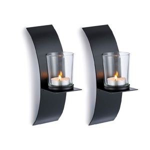 Elegante portavelas de metal para velas de té, diseñado para reflejar una luz cálida y brillante, iluminando rincones relajantes en habitaciones. - Product Image 3