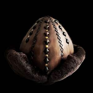 Requin Anatolia Ertugrul Gazi en cuir véritable motif en relief clouté Bork chapeau traditionnel Antique marron 61 cm / 24" - Product Image 1