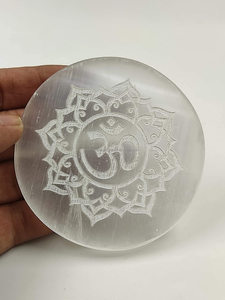Tấm Sạc Selenite Khắc Biểu Tượng Ohm Cho Reiki Chữa Bệnh Và Pha Lê Phong Thủy. - Product Image 4