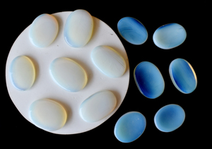 Pierre de méditation en opale synthétique de qualité supérieure, faite à la main, pour le pouce, éco-responsable, Feng Shui, inspirante - Product Image 2
