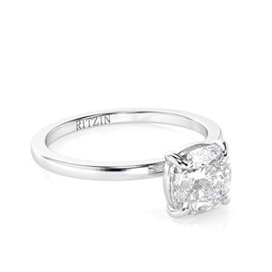 Bague de fiançailles solitaire en diamant taillé coussin pour femme - Product Image 3