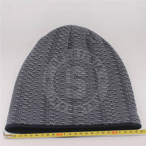 Servicio OEM: Diseña tus propios gorros de punto para venta en línea 2026. Gorros de punto jacquard personalizados con logo para correr en invierno. - Product Image 4
