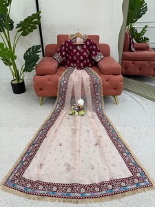 Avant et arrière des deux côtés travail bébé rose couleur dentelle bordure lourde organza soie tissu longue longueur à la mode saree avec un point de non chemisier - Product Image 6