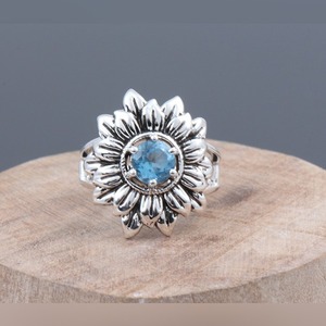 ดอกทานตะวันทำด้วยมือที่มีด้วยหินบุษราคัมสีฟ้าสดใสที่หัวใจ925แหวนเงินที่มีการออกซิไดซ์ - Product Image 2