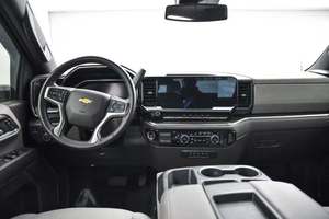 Silverado 2500HD LT 2024 Usada, Cabina Doble, Tracción en las Cuatro Ruedas, Volante a la Izquierda, Interior Oscuro, Asientos de Cuero, Control de Crucero Adaptativo, Neumáticos R19 - Product Image 3