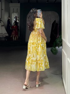 Lancement d'une nouvelle robe moderne de créateur, style occidental, une pièce, en tissu géorgette, imprimé numérique en relief, réversible, décontractée pour femmes, plage - Product Image 5