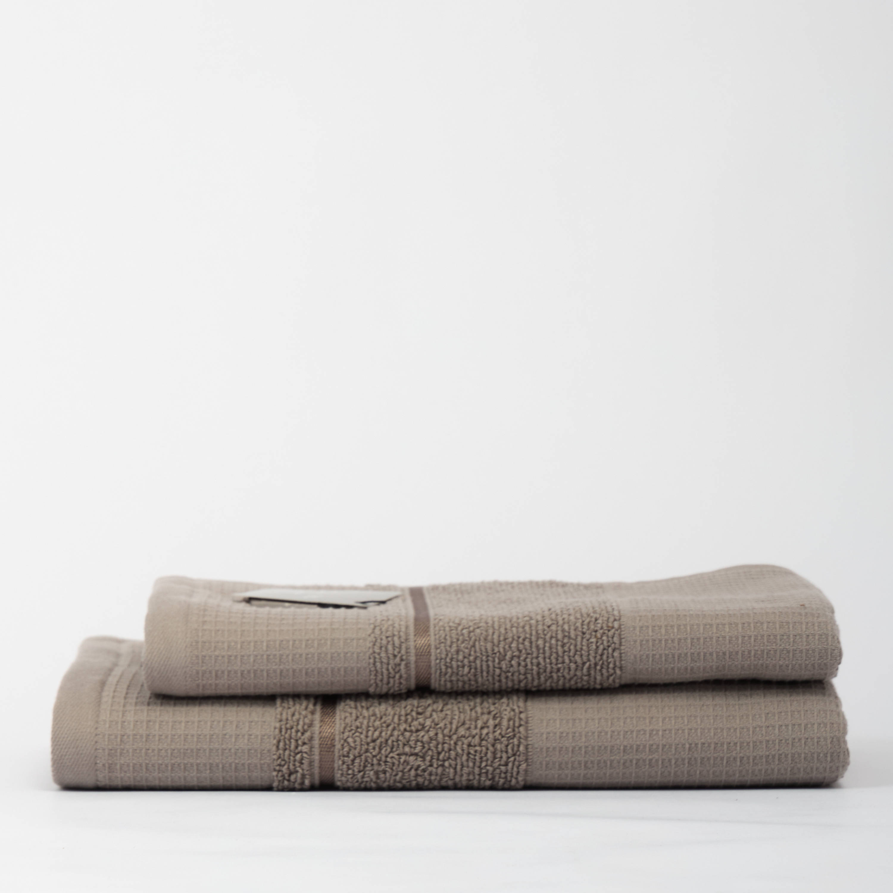 สีน้ำตาลอมเทา