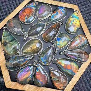 Liontin Kristal Labradorit Alami Unik, Kalung Batu Kilau Biru Ungu Estetis, Perhiasan Mode Boho, Liontin Batu Reiki - Product Image 4