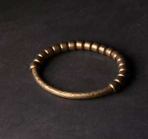 Bracelet en laiton fait main, bracelet magnétique en cuivre et laiton, bracelet à breloques, design moderne - Product Image 6