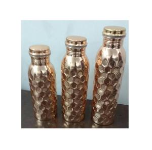 Offre Spéciale au design martelé avec diamant Bouteille en cuivre au design personnalisé de haute qualité avec 4 verres et boîte - Product Image 3