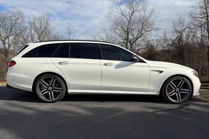 Mercedes-AMG E63 S Wagon 2018 usado de primera calidad, V8 biturbo, tracción en las cuatro ruedas. - Product Image 2