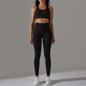 Conjuntos de ropa de Yoga de 2 piezas sin costuras para mujer, ropa deportiva de patrón sólido para gimnasio, cierre de cintura elástica, pantalones cortos de longitud corta en la parte delantera - Product Image 1