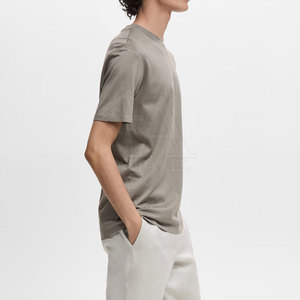 Camiseta cómoda y suave de tela 100% algodón para hombre con acabado limpio y estilo informal, ideal para usar el fin de semana o el uso diario - Product Image 4