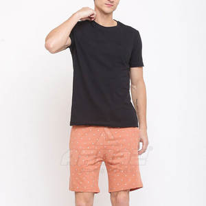 Corte recto y estilo minimalista para uso diario Pantalones cortos casuales suaves con doble costura a la venta - Product Image 4