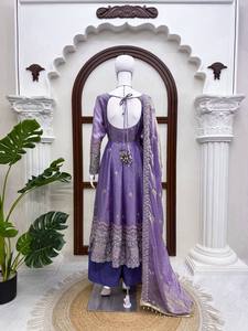 ชุดเดรส Anarkali สีม่วงปักลาย ชุดปากีสถาน เสื้อคลุมยาว ผ้าคลุมไหล่ปักลาย กางเกง Palazzo ชุดแต่งงานอินเดีย - Product Image 2