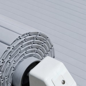 Bâche de piscine automatique rétractable robuste en polycarbonate, isolation anti-poussière, économie d'énergie, anti-evaporation, protection sécurisée et esthétique - Product Image 6