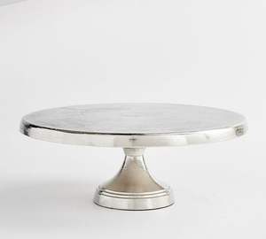 Support à gâteau en métal en aluminium fait à la main avec des finitions de luxe idéales pour les cadeaux de mariage et les présentoirs de gâteaux élégants - Product Image 1