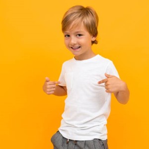 T-shirts faits à la main de garçons de coton uni de nouveau design pour l'utilisation de cadeaux disponibles en multicolore et tailles pour l'exportation - Product Image 2