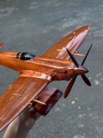 Maquette d'avion Spitfire gravée en bois d'acajou, fabrication vietnamienne