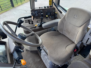 รถแทรกเตอร์จอห์นเดียร์ 6910S 150 แรงม้า ขับเคลื่อน 4 ล้อ รุ่น Utility Farm Tractor PowerQuad AutoQuad สำหรับขาย - Product Image 6