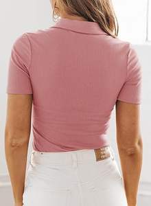 เสื้อยืดกอล์ฟผ้าโพลีเอสเตอร์แบบถักลำลองสีแดงเลือดหมู ไซส์ใหญ่ สำหรับออกกำลังกาย รับสกรีนลายตามสั่ง ระบายอากาศได้ดี ขายส่ง - Product Image 5