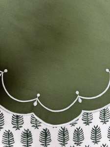 Napperons en coton vert Evergreen Elegance Sets de table imprimés et brodés en blocs fabriqués à la main pour la décoration intérieure et les événements en plein air - Product Image 6