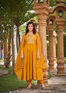 Nous avons lancé un nouveau Festival Wear Anarkali Padding GOWN With PANT & DUPATTA Prêt à porter - Product Image 4