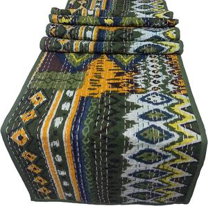 Camino de Mesa de Algodón Bordado con Flores Hermoso y Lindo, Ecológico, Lavable, Decoración del Hogar, Regalo de Navidad Personalizable - Product Image 1