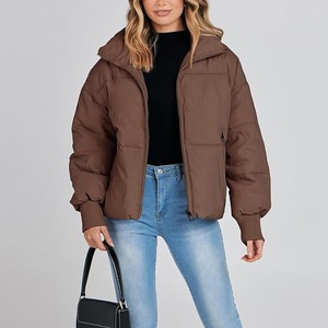 Precio al por mayor Chaquetas acolchadas para mujer MOQ bajo personalizado Cálido Slim Fit Ropa de calle Abrigo acolchado Prendas de abrigo Chaqueta acolchada para mujer - Product Image 2