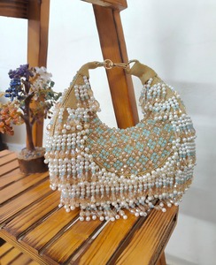 Sac à main de soirée élégant en résine, orné de fleurs, de perles et de broderies Zardozi, imperméable, scintillant, décontracté, pour femmes, pour mariage, fête de mariage - Product Image 2