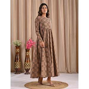 ชุดเดรสอานาร์กาลีผ้าฝ้ายสีน้ำตาลพิมพ์ลายด้วยมือ  ชุดสัลวาร์ คามีซแบบอินเดียเย็บสำเร็จ  วิธีการพิมพ์ลายด้วยมือ - Product Image 6
