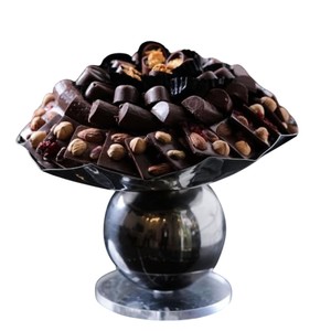 Plateau cadeau de bol de chocolat fait main de conception moderne pour des événements de mariage et des occasions spéciales chocolats de la meilleure qualité avec des écrous en vente - Product Image 4
