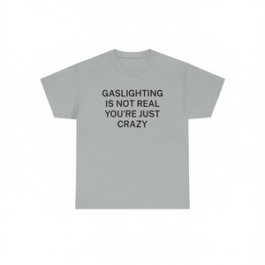 T-shirt unisex in cotone girocollo a maniche corte con stampa ironica e sarcastica: 'Gaslighting non esiste, sei solo pazzo' - Regalo scherzoso meme - Product Image 3