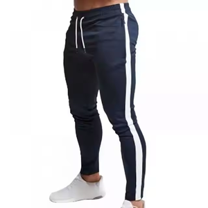 Pantalon décontracté en sergé de coton délavé ultra doux pour homme: prélavé pour plus de confort, avec une jambe droite classique - Product Image 2