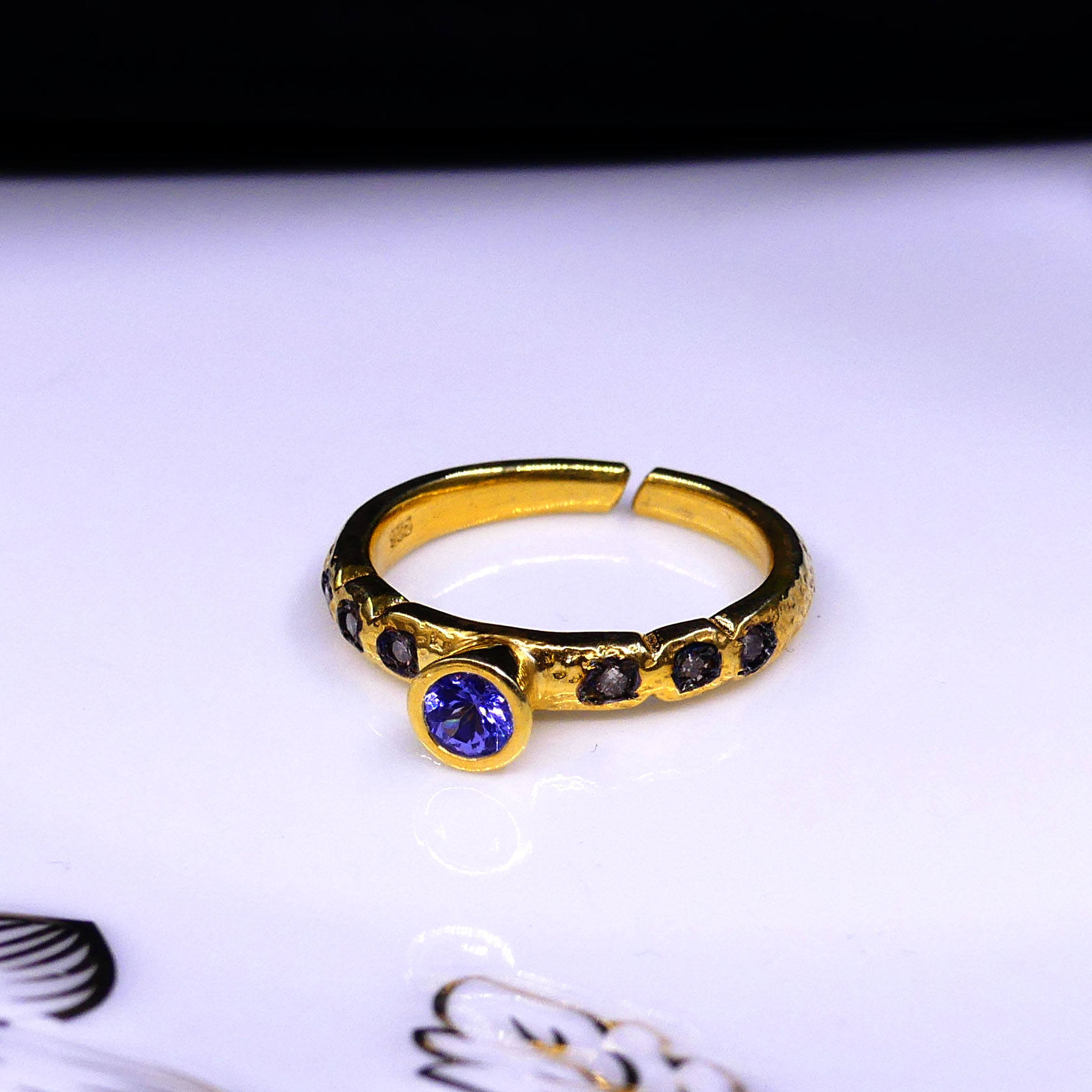 สีเหลือง