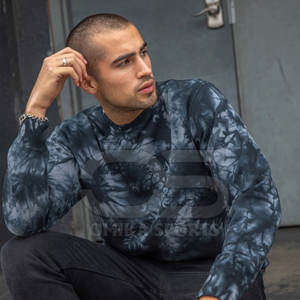 เสื้อสเวตเตอร์มัดย้อมสำหรับผู้ชายเสื้อสวมหัวฟอกสีแบบวินเทจที่มีลวดลายสีที่เป็นเอกลักษณ์สำหรับสตรีทแวร์ทันสมัย - Product Image 5