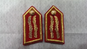 แผ่นปักตราสัญลักษณ์นายทหารคุณภาพดี ทำจากทองเหลืองสีแดง ปักด้วยดิ้นทอง  แบบสั่งทำพิเศษ สำหรับติดปกเสื้อหรือหมวก - Product Image 3