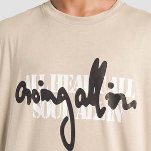 เสื้อยืดสีเบจทรงสตรีทไลน์ ผ้าเจอร์ซีย์อัดแน่น ระบายอากาศได้ดี ทรงพอดีตัวและทรงหลวม พร้อมป้ายโลโก้แบบกำหนดเอง - Product Image 4