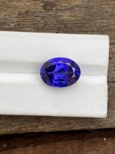 หินรูปไข่แทนซาไนต์ธรรมชาติอันน่าทึ่งตัดด้วยสีที่ยอดเยี่ยมและซูไซต์ธรรมชาติที่น่าตื่นตาตื่นใจ9.93ลูเป้ทำความสะอาด - Product Image 2