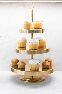 Soporte de pastel de metal galvanizado con centro de mesa de base de madera para evento de fiesta de cumpleaños de boda - Product Image 5