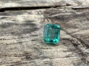 2.85กะรัตพลอยสังเคราะห์สีเขียวมรกตธรรมชาติอัญมณีหลวมตัดด้วยความร้อนแบบไม่ผ่านการบำบัดสำหรับการใช้เครื่องประดับ - Product Image 5